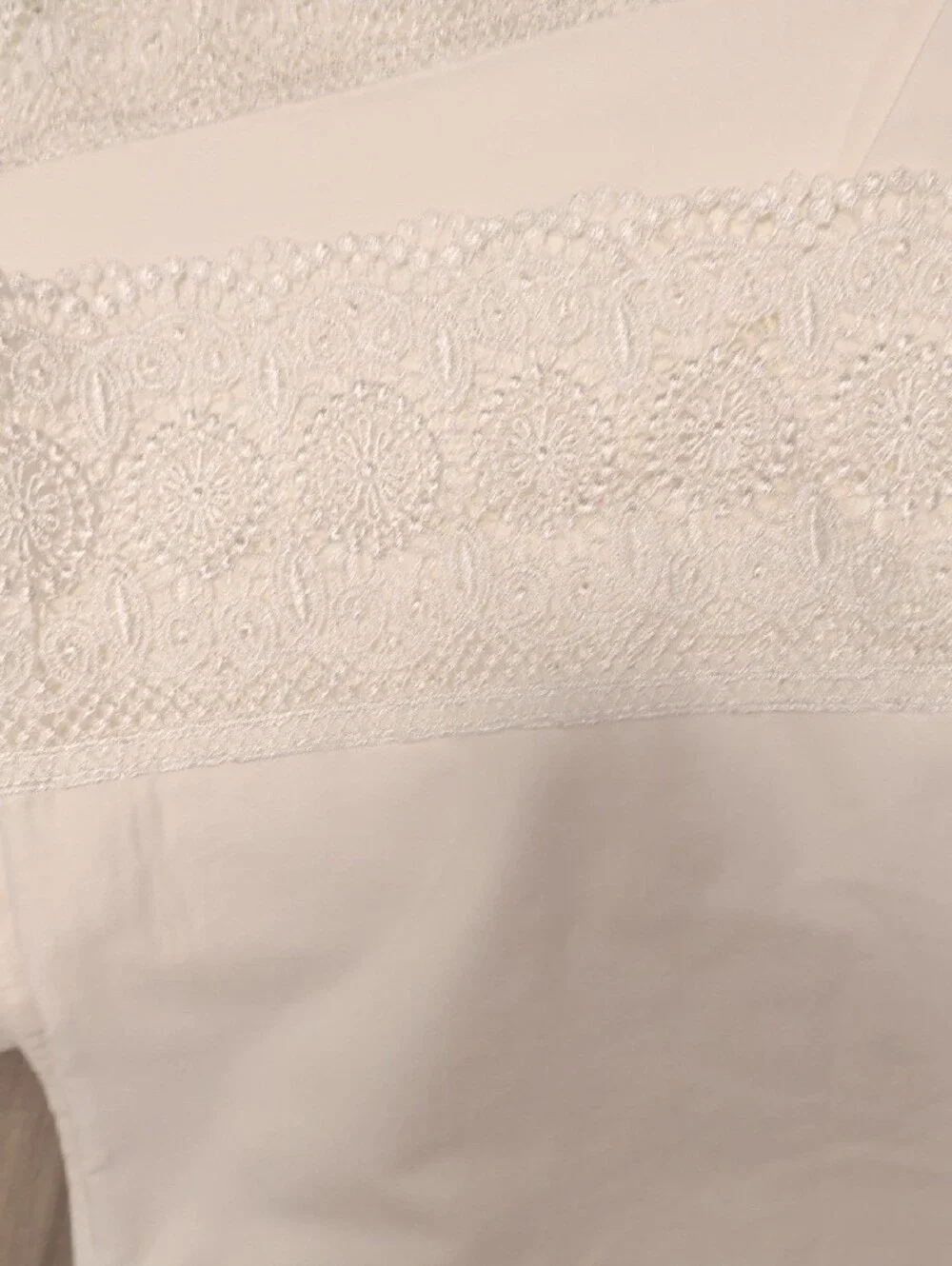 Hillcrest- 2 Elegant Lace Trim Pillowcases 1 Flat Sheet Full Size- White
